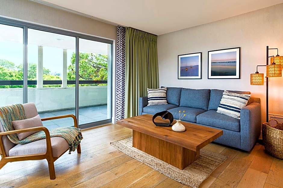 Hotel Paradox, Autograph Collection