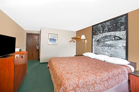 Queen Room - Non-Smoking
