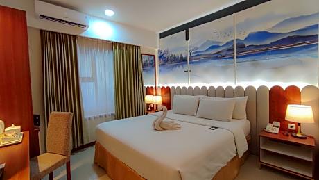 Deluxe King Room - Newly Renovated
