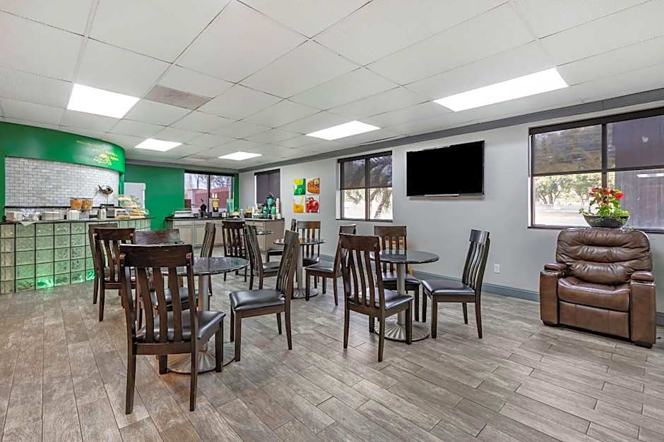 Quality Inn & Suites Ft. Jackson Maingate