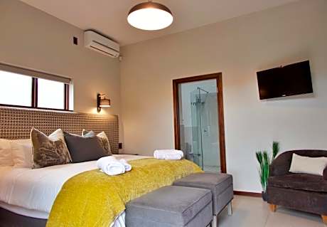 Standard Suite with Garden view