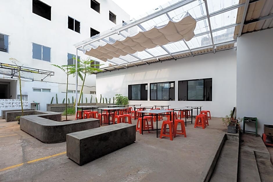 RedDoorz near Mangga Dua Mall