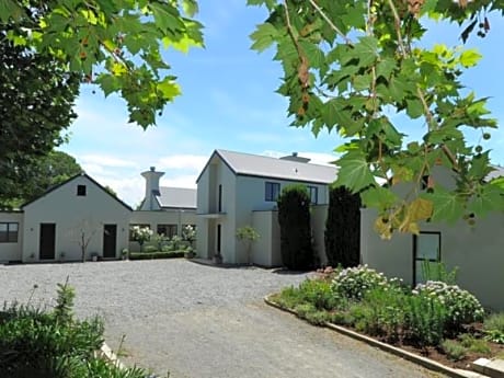 The Two Chimneys Bed & Breakfast