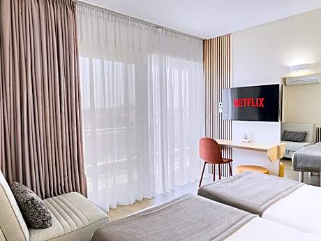 Comfort Twin Room with Extra Bed & Balcony