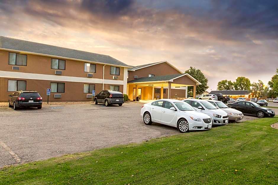 Super 8 by Wyndham Blue Earth