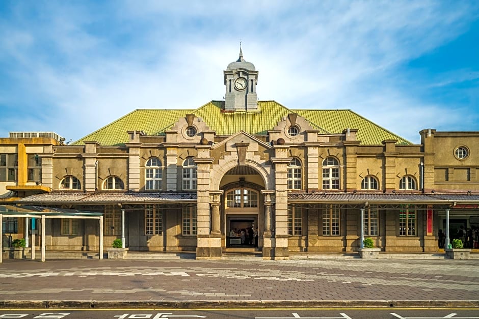 Golden Swallow Hotel