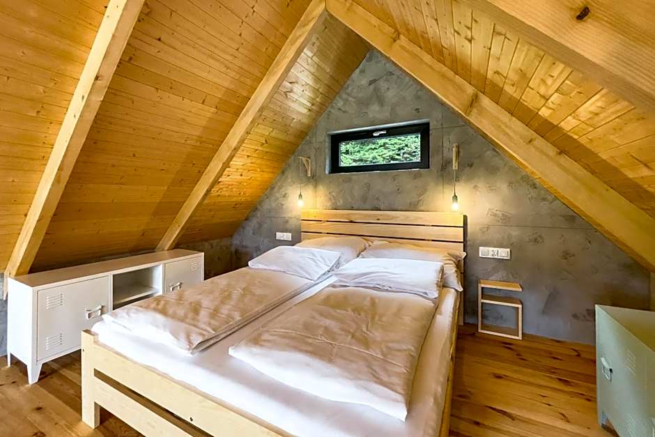 Stodoły Modyń - Domki w Beskidzie Wyspowym - staw kąpielowy, balia, sauna, grota solna - widok na góry