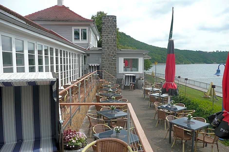 Strandhaus Edersee Nr 12 - Kaminzimmer, Seeblick, Badestrand, Seeterrasse