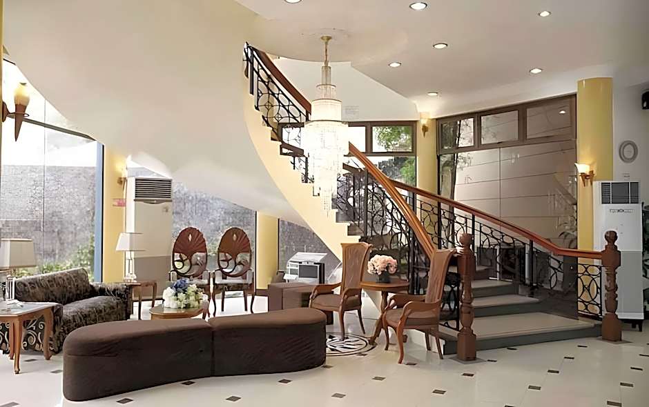 Crown Royale Hotel