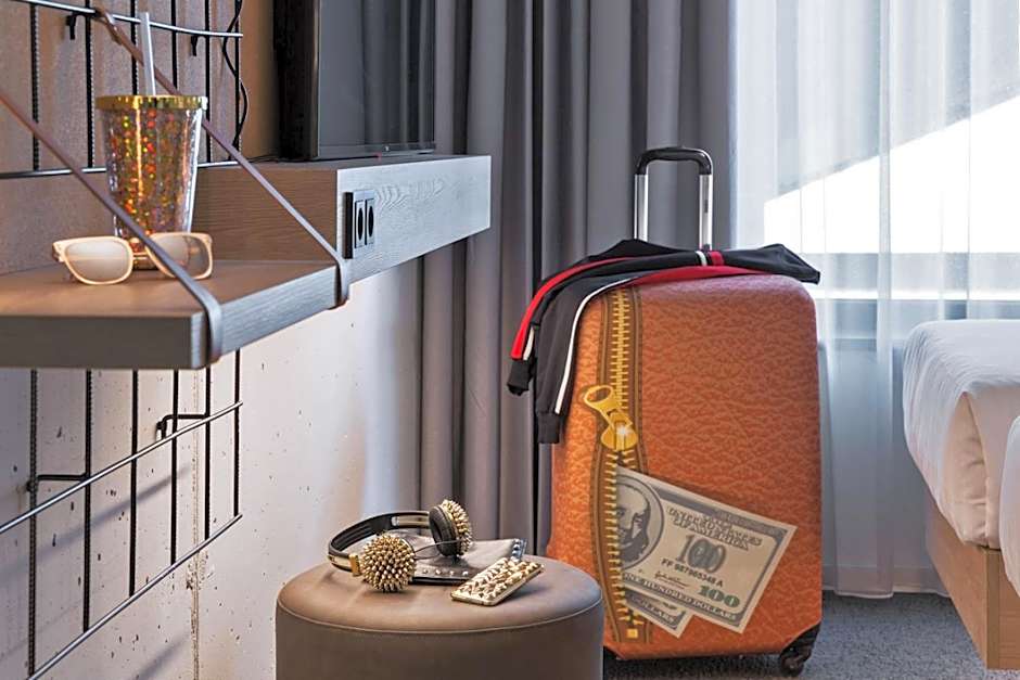 Moxy Frankfurt City Center