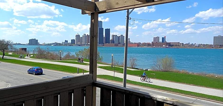 Waterfront Home Windsor ,On, Ca