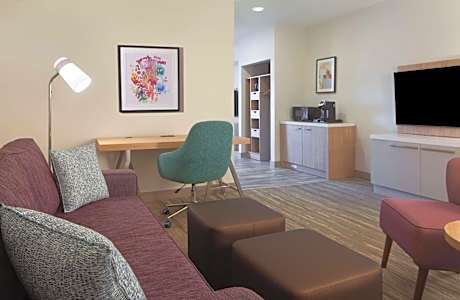 One-Bedroom King Suite - Mobility and Hearing Access Tub