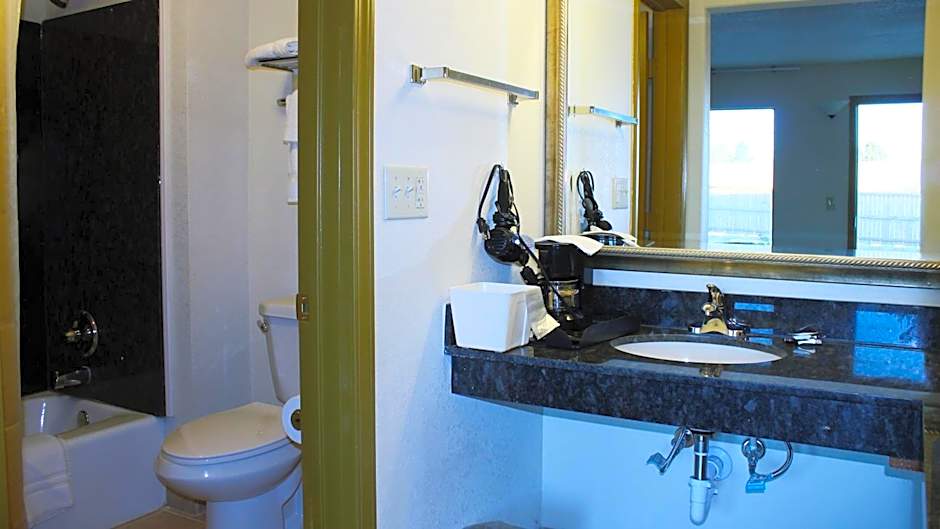 Royal Inn & Suites