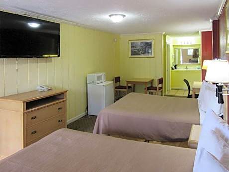 Queen Room with Two Queen Beds - Non-Smoking