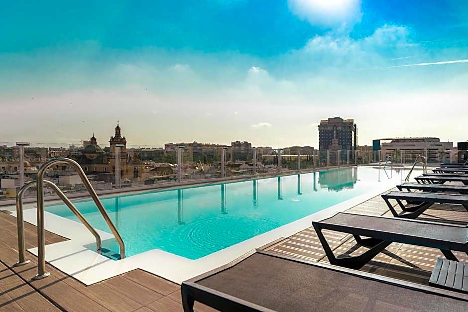 Hotel Giralda Center