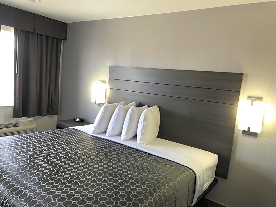 Sky Palace Inn By Jasper Near AT & T Center