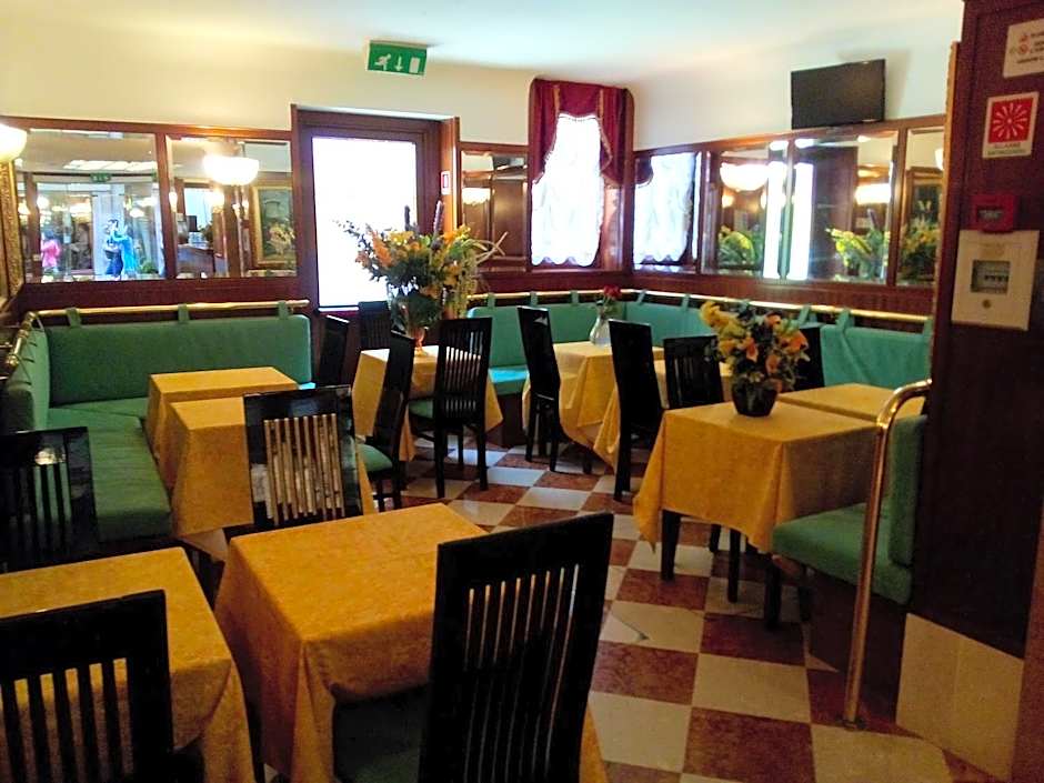 Hotel Diana