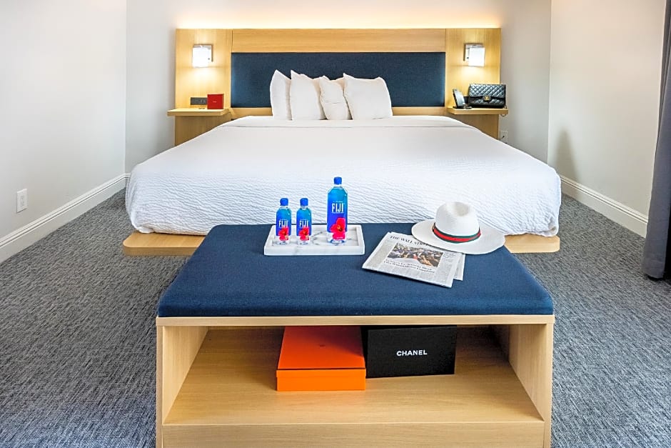 The Live Hotel
