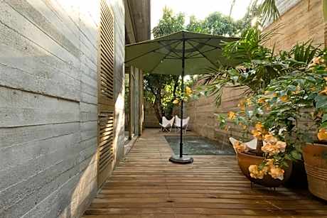 Ona & Sich - Casa Macu Saladita surf break