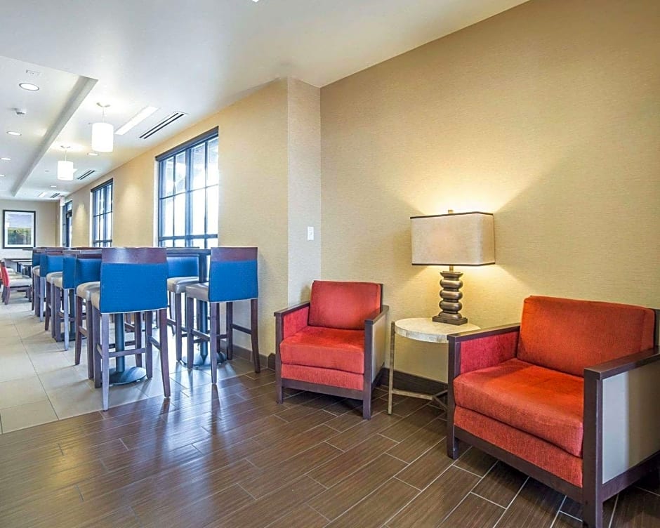 Comfort Suites Airport-University