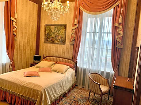 One-Bedroom Family Apartment