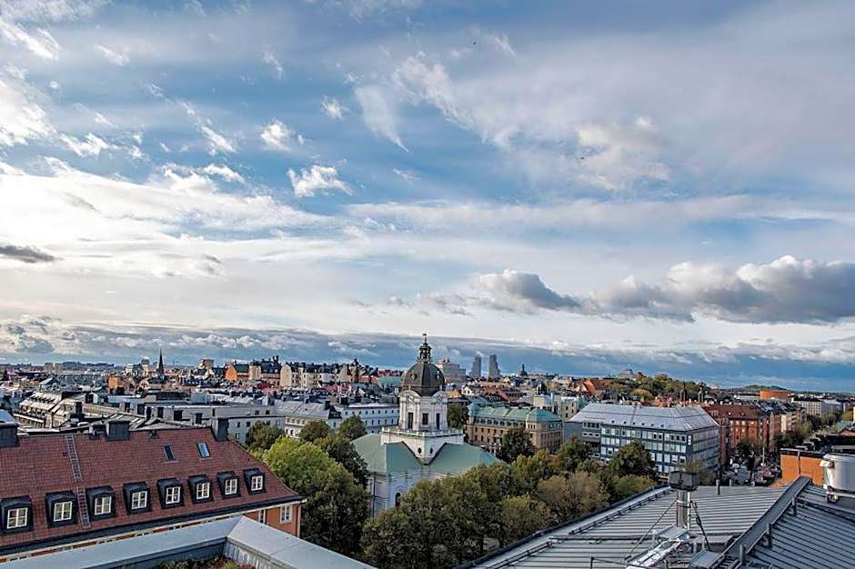 Hotel With Urban Deli