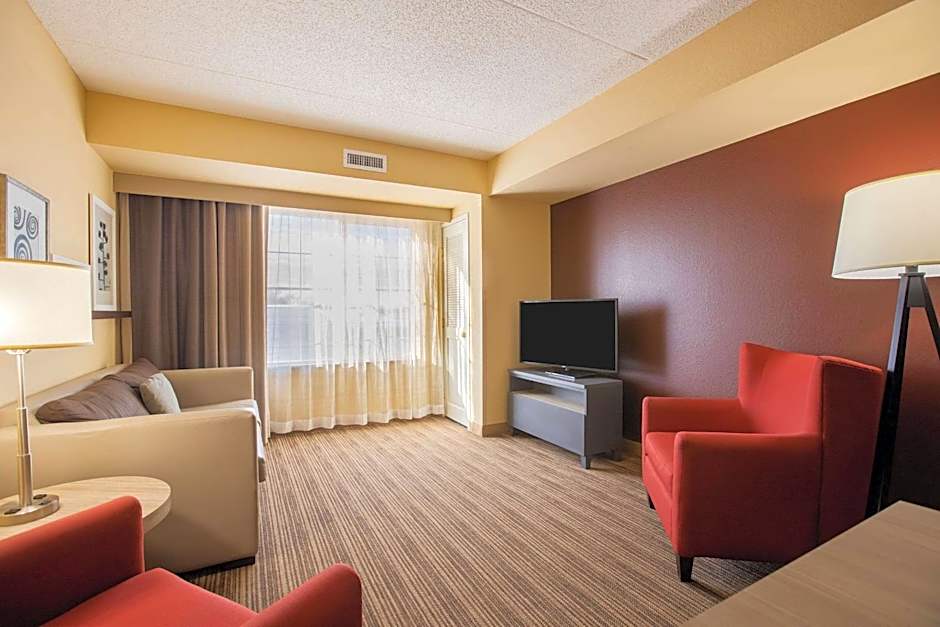 Comfort Inn & Suites St. Paul Northeast