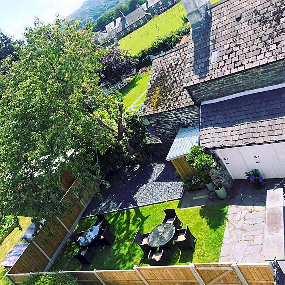 Llety Brynawel Guest House