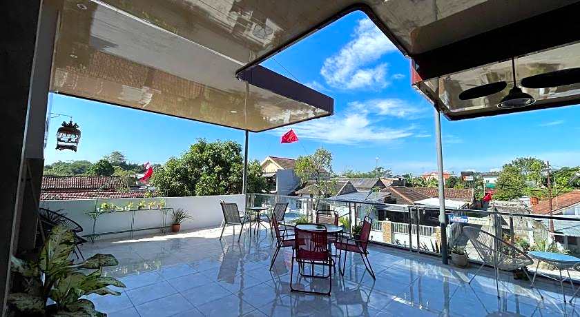 Urbanview Hotel Sakura Kampung Inggris Pare by RedDoorz