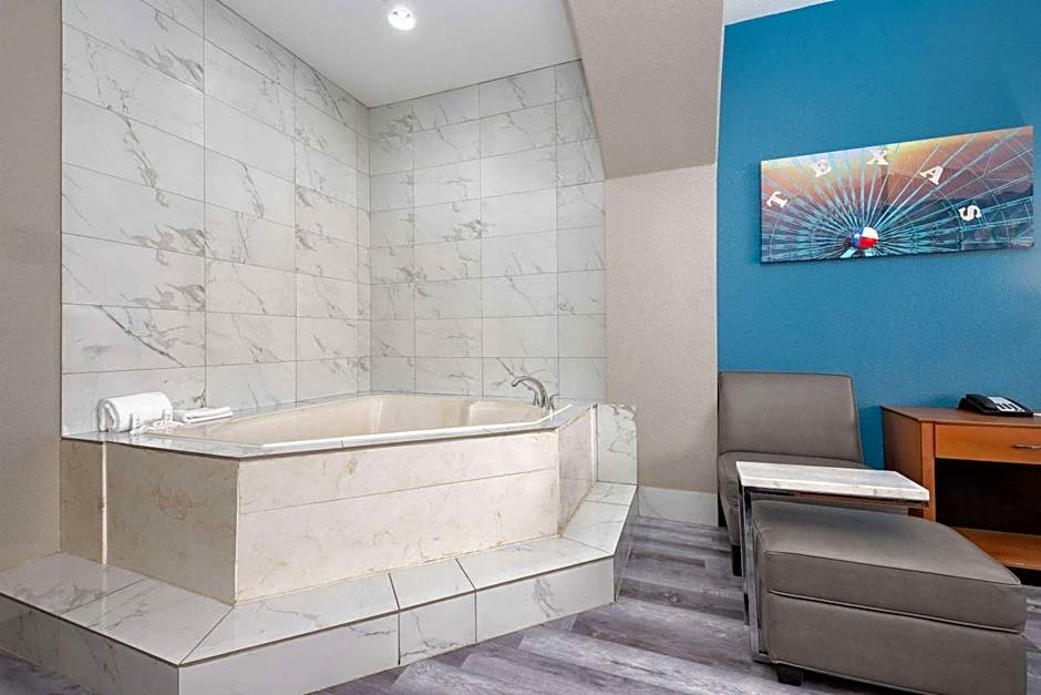 La Quinta Inn & Suites by Wyndham Alvarado