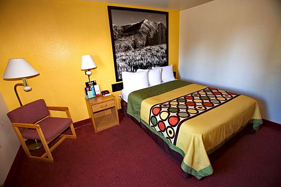 Super 8 by Wyndham Elko