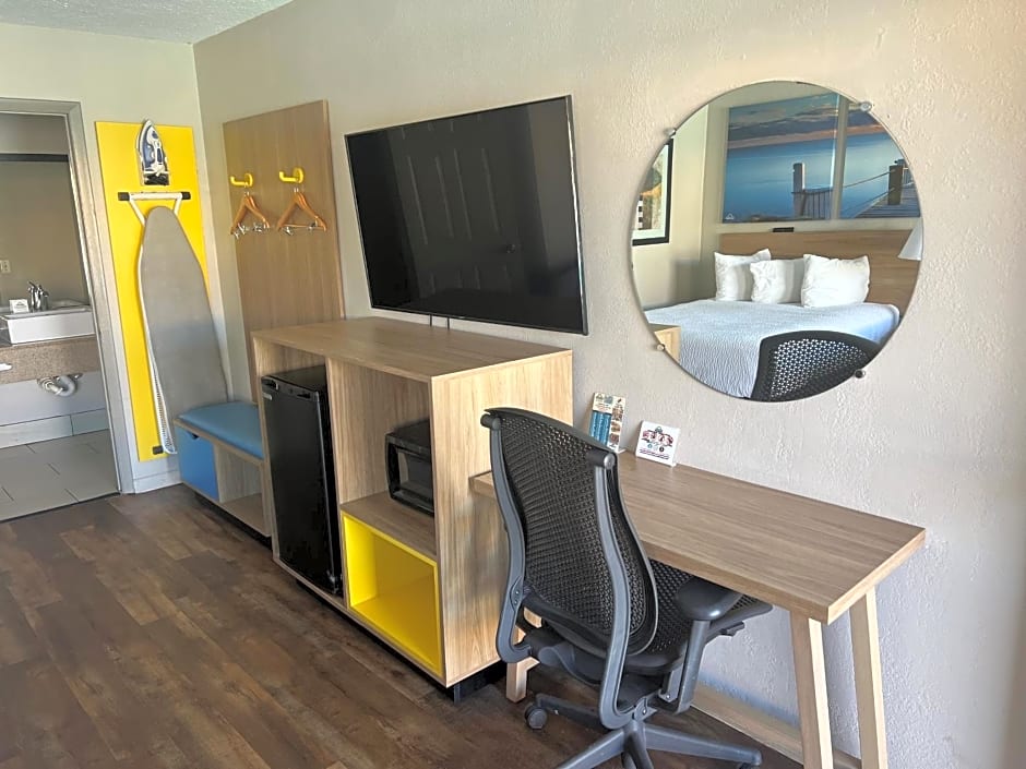 Days Inn by Wyndham St. Petersburg Central