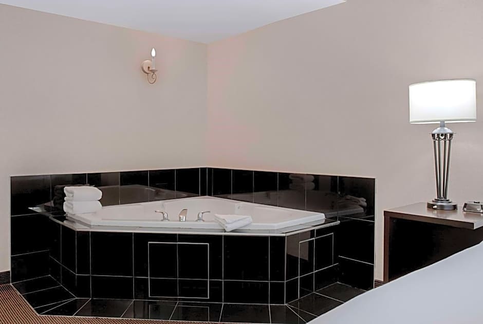 Ramada Plaza by Wyndham Calgary Downtown