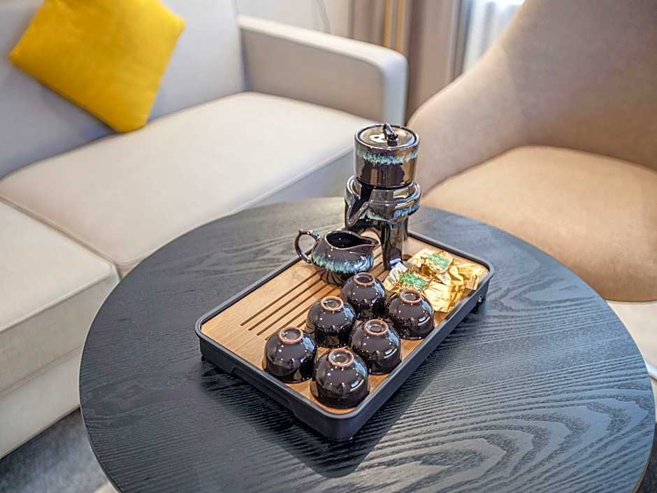 Borrman Hotel Guigang Macaojiang Park High-speed Railway Station