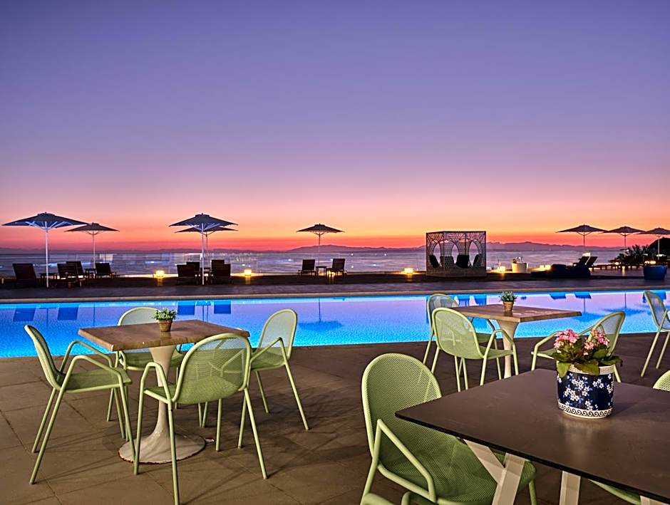 Cavo Orient Beach Hotel & Suites