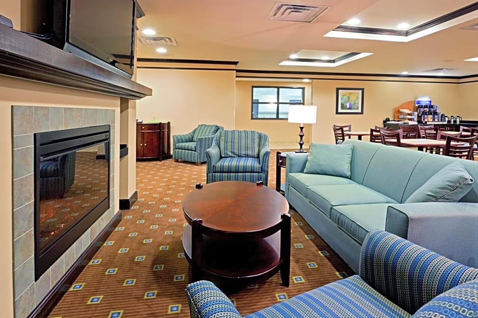 Holiday Inn Express Hotel & Suites Syracuse North Airport Area