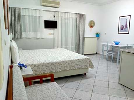 Apartment with Side Sea View