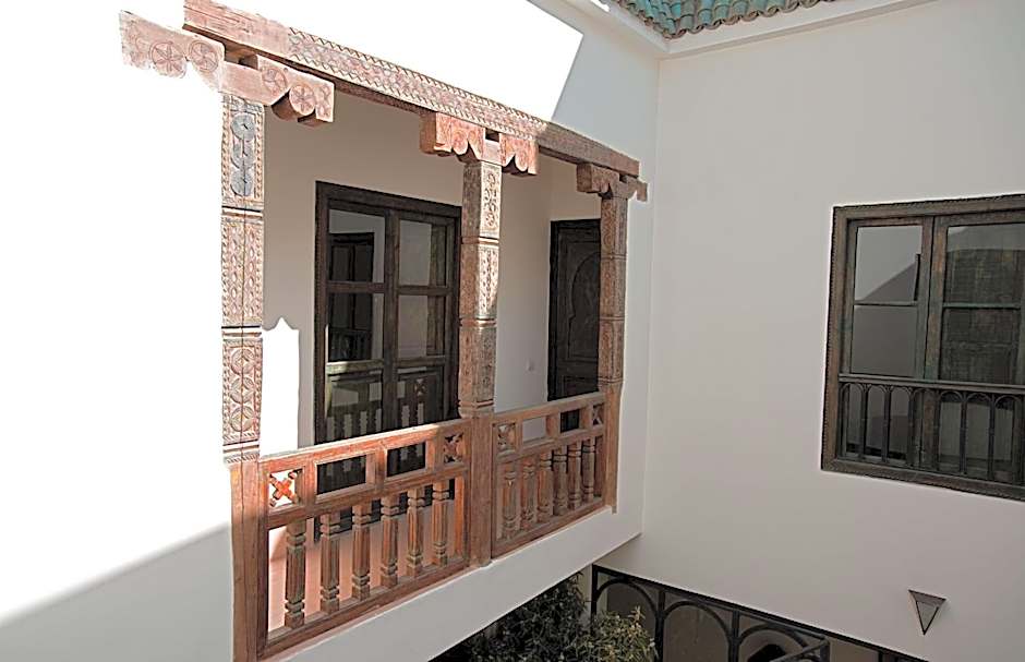 Riad Le J