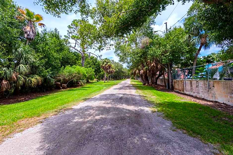 Relaxing Spacious Coastal 3bd Gulfport Paradise