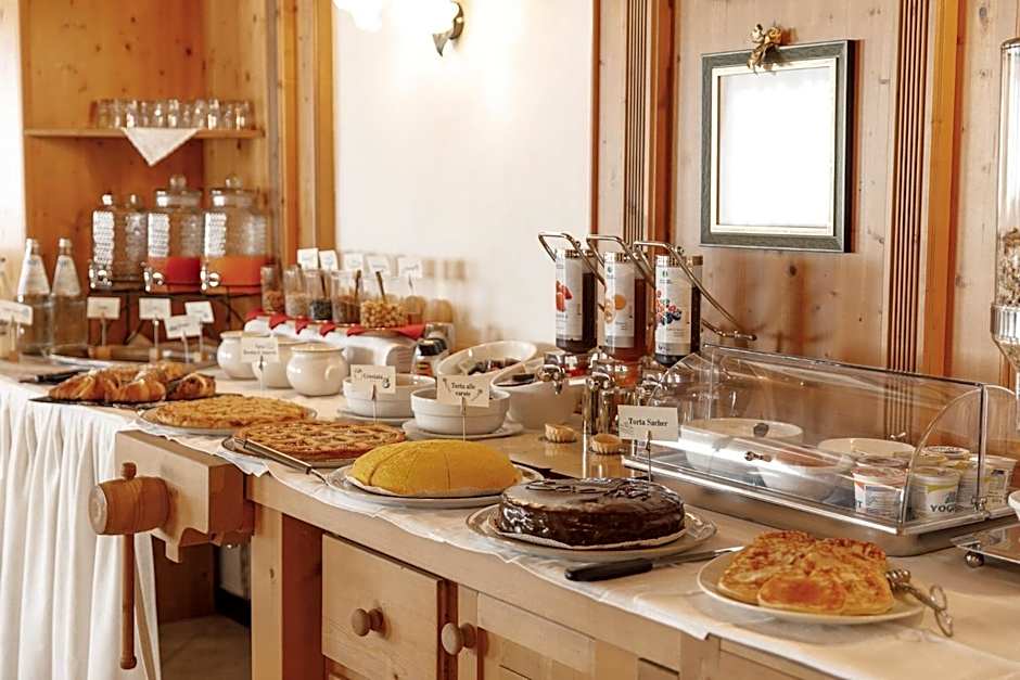 Hotel Al Bivio - Pizzeria, Pool & Sauna