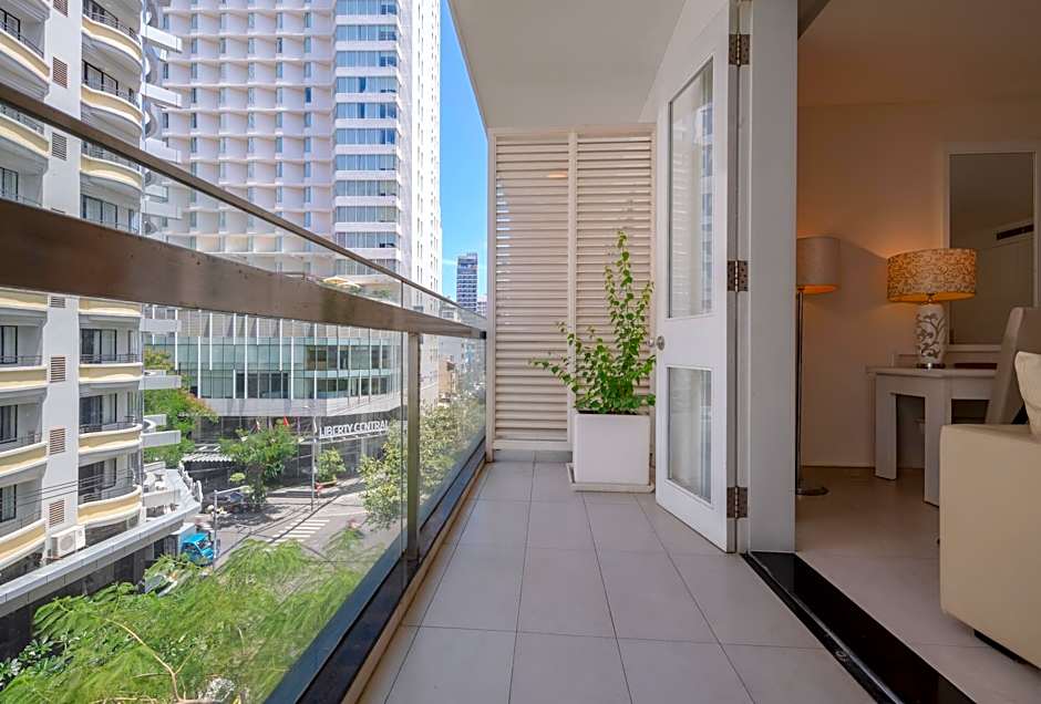 Nhi Phi Hotel Nha Trang