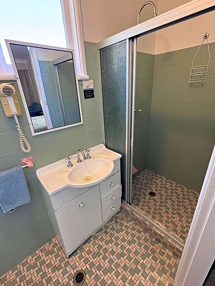 ALPINE COUNTRY MOTEL plus FREE COFFEE