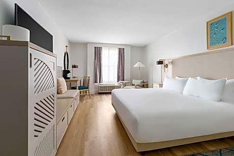 King Room with Roll-In Shower - Disability Access