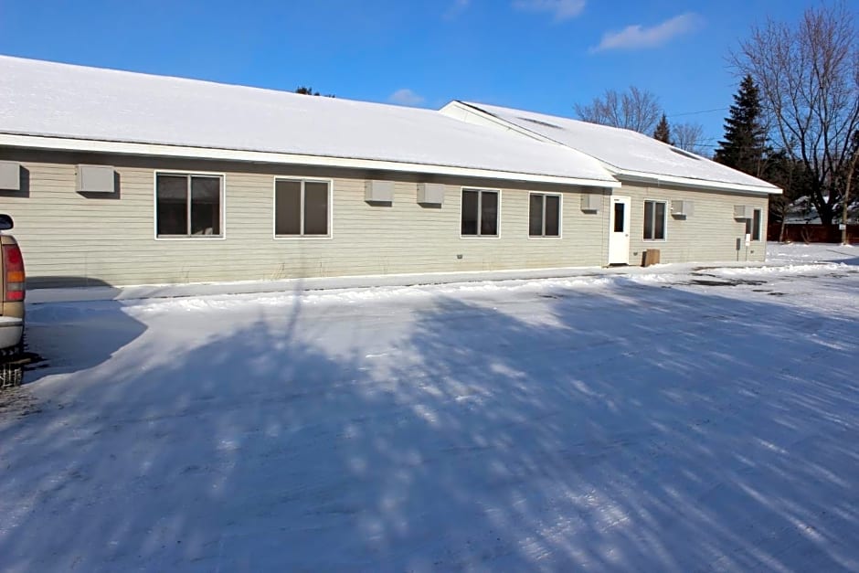 Woodland Inn & Suites