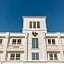 Bay Shores Peninsula Hotel