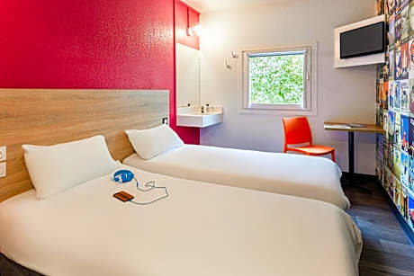 Side-Car Room for 2 Travelers