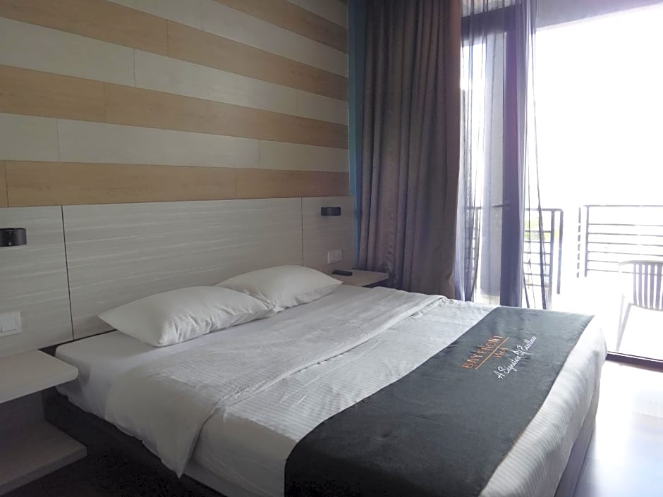 Photo 1 of 5 of Executive Suite