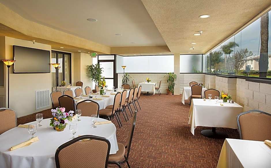 Coast Burbank Hotel