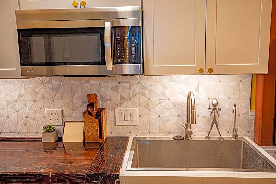 Social Stays - Santa Barbara's FIRST hostel on State Street