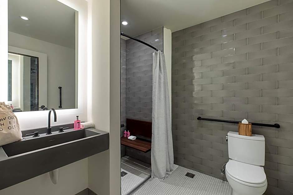 Moxy by Marriott NYC Downtown
